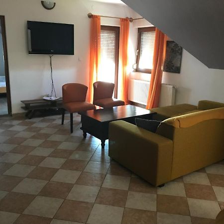 Marta Apartman Balatonalmádi Buitenkant foto