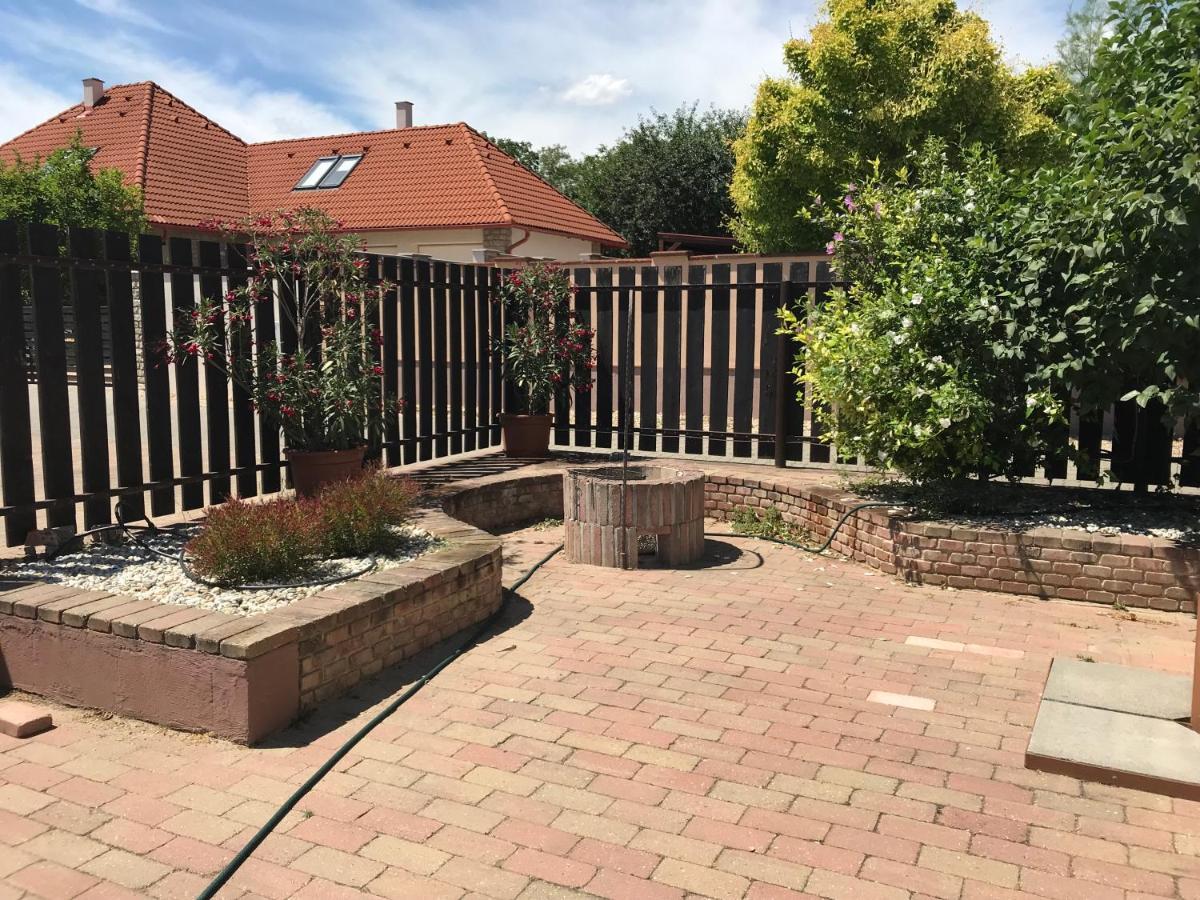 Marta Apartman Balatonalmádi Buitenkant foto