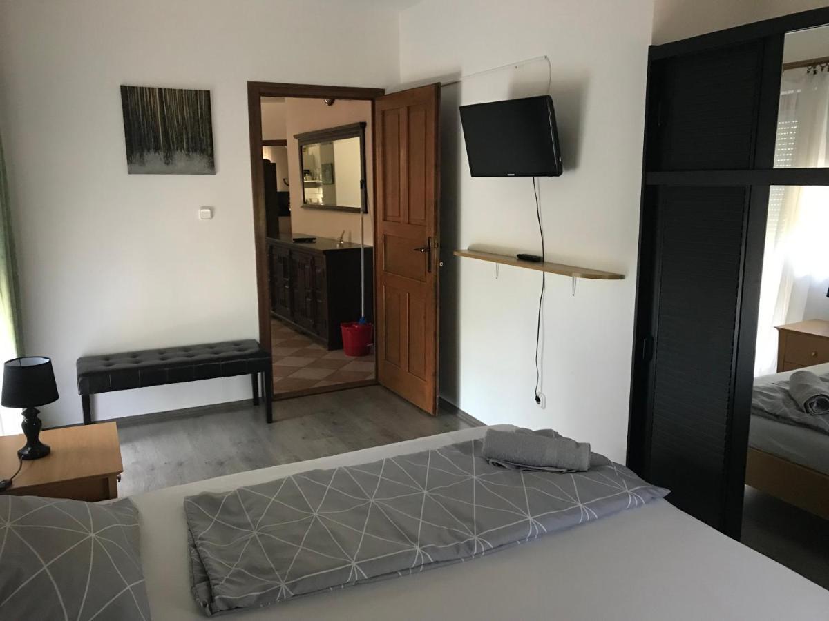 Marta Apartman Balatonalmádi Buitenkant foto