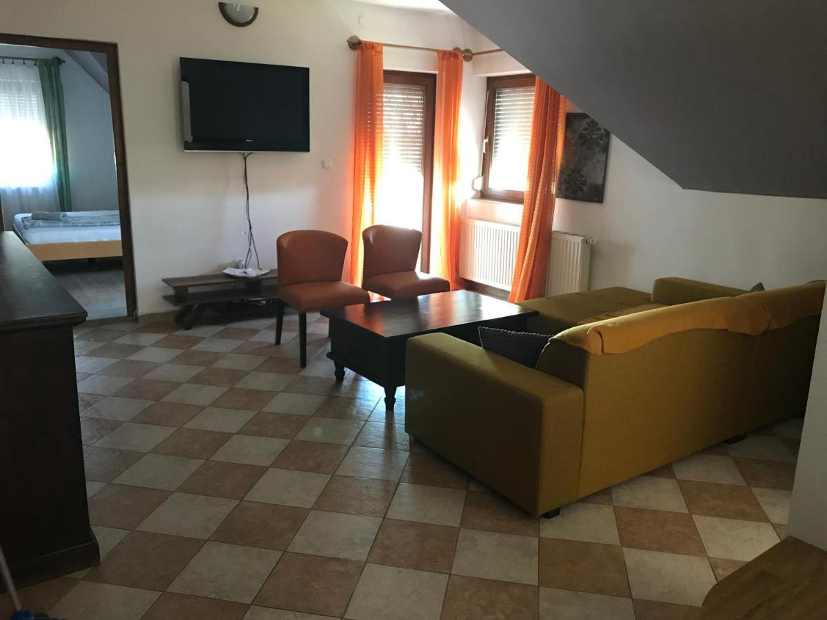 Marta Apartman Balatonalmádi Buitenkant foto
