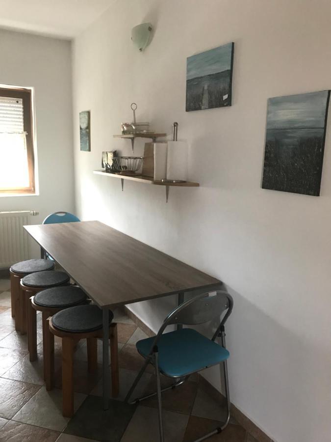 Marta Apartman Balatonalmádi Buitenkant foto