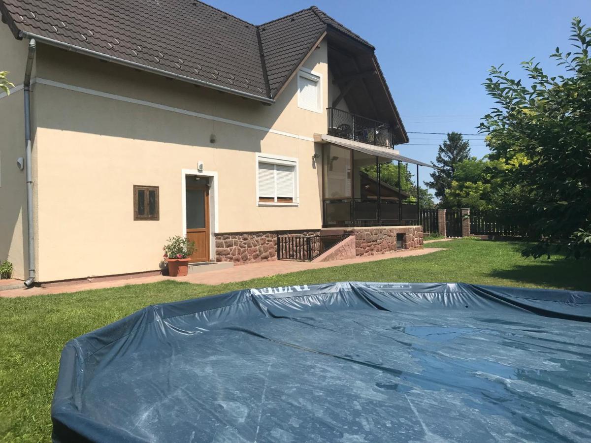 Marta Apartman Balatonalmádi Buitenkant foto