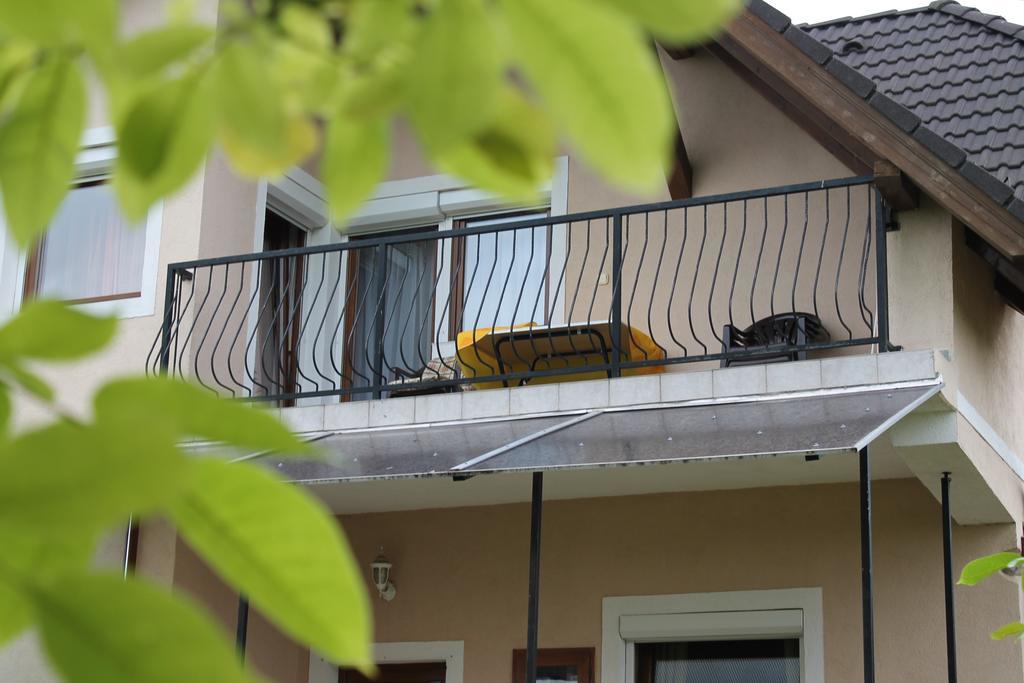 Marta Apartman Balatonalmádi Buitenkant foto