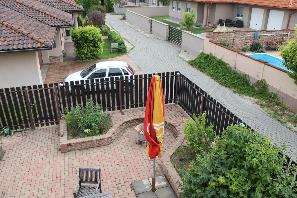 Marta Apartman Balatonalmádi Buitenkant foto